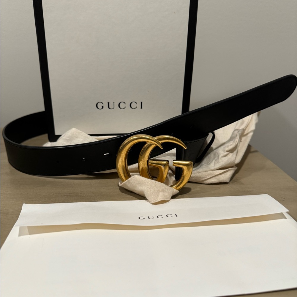 Size 80-85- 1 inch
Fits 4-6
Like new/ original box/ and bagGucci store